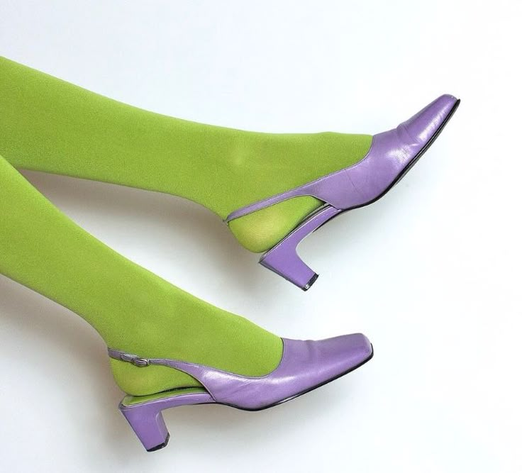 Daphne Blake Aesthetic, Purple And Green Outfit, Daphne Aesthetic, Interesting Shoes, Hex Girls, Daphne Blake, Colored Tights, Pretty Shoes, Fashion Killa