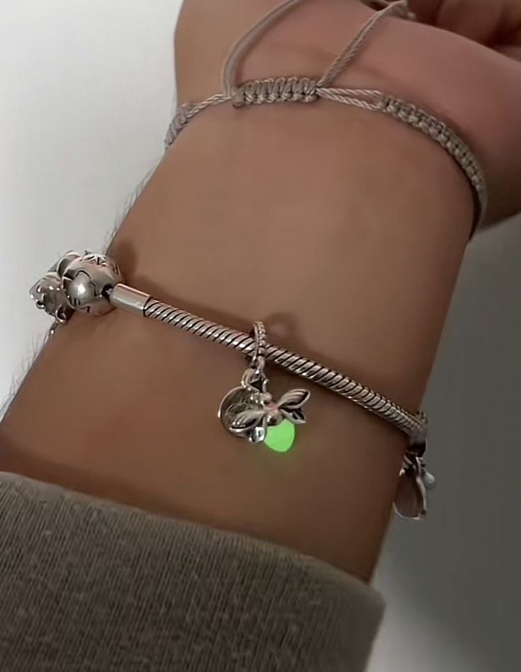 Pandora Charm Bracelet On Wrist, Pandora Bracelet Charms Aesthetic, Pandora Bracelet Ideas Simple, Aesthetic Pandora Bracelet, Pandora Charms Aesthetic, Pandora Charm Bracelet Aesthetic, Pandora Bracelet Aesthetic, Aesthetic Pandora, Pandora Aesthetic