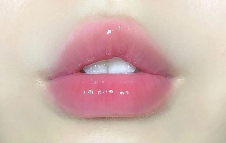 Bunny Lips, Makeup Ethereal, Bunny Makeup, Lips Inspiration, Bentuk Alis, Peach Lips, Doll Eye Makeup, 사진 촬영 포즈, Ethereal Makeup