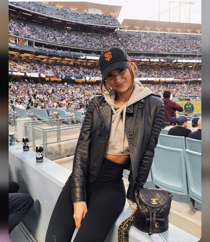 Cute Dodgers Outfit Women, Womens Sporting Event Outfits, Sports Event Outfits For Women, Fall Baseball Game Outfit Women, Baseball Game Outfit Fall, Sporting Event Outfit Winter, Winter Baseball Game Outfit, Winter Football Game Outfit Cold Weather, Baseball Game Outfit Women