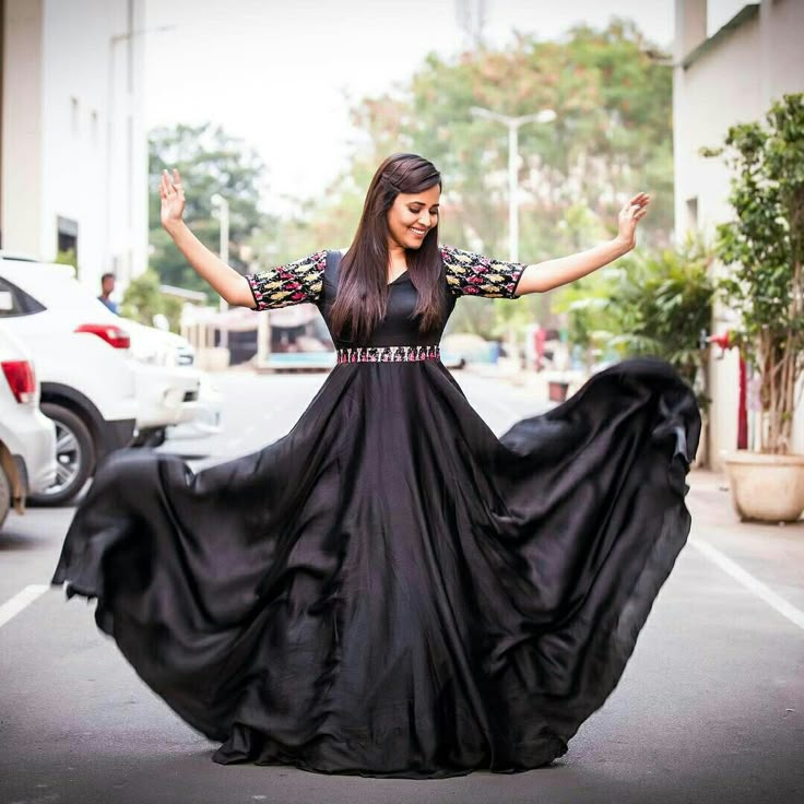 Anasuya latest photoshoot 2017 Latest Photoshoot Ideas, Photo Stills In Long Frocks, Anarkali Dress Photoshoot Poses, Long Gown Poses Fashion Photography, Long Frocks For Photoshoot, Poses In Traditional Gown, Photoshoot With Gown, Photoshoot Ideas With Long Dress, Long Frocks Photo Poses