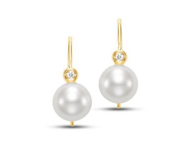 Crafted in a petite wire design, these earrings feature two freshwater pearl earrings measuring 7.0-7.5 millimeters and two round brilliant cut diamonds totaling 0.03 carats. Diamonds Direct, Wire Design, Freshwater Pearl Earrings, Freshwater Pearls Earrings, Pearl Diamond, Wire Earrings, Round Brilliant Cut Diamond, Round Brilliant Cut, Round Brilliant