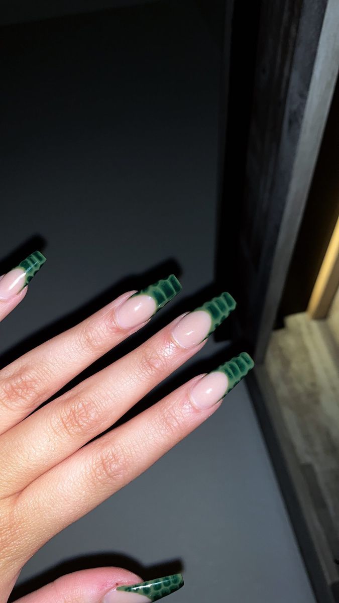 #nails. #acrylicnaildesigns #snakeprint #snakenails #baddiestyle #aesthetic #coffinshapenails Black And Green Snake Nails, Gel X Nail Designs Green, Dark Green Crocodile Nails, Reptile Print Nails, Green Alligator Nails, Black And Green Croc Nails, Green Snake Print Nails, Green Snakeskin Nails, Green Crocodile Nails