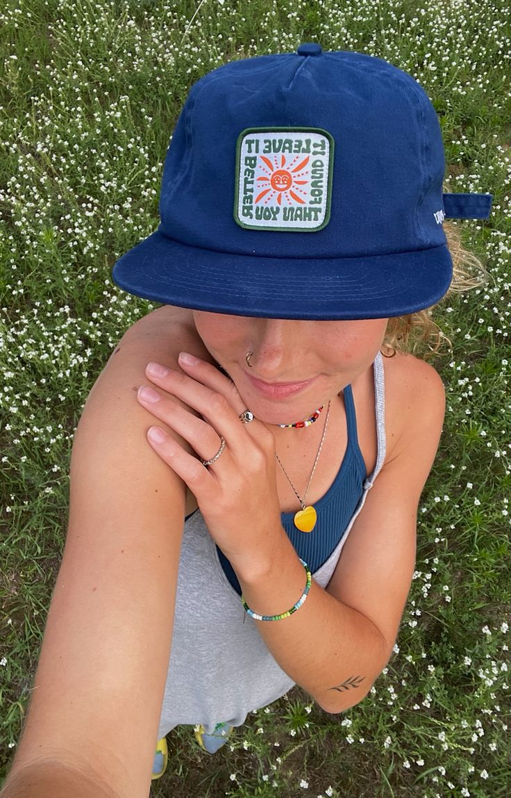 Parks Project Hat, Granola Hat Outfit, Flatbill Hat Outfit Women, Flat Bill Hat Outfit, Flat Bill Hats For Women Outfit, Granola Hats, Granola Hat, 5 Panel Hat Outfit, Flat Brim Hat Outfit