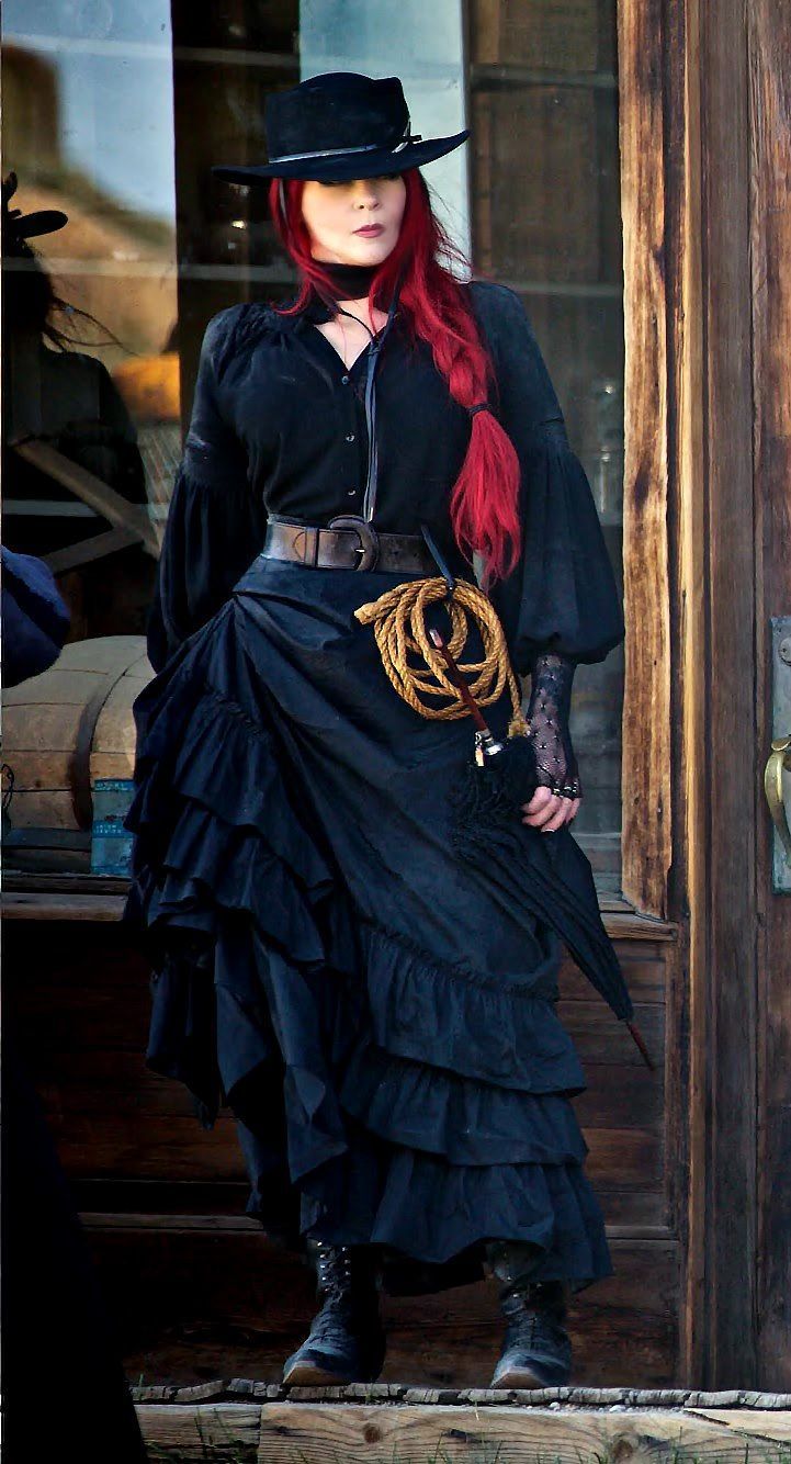 Gothic Aesthetic Fashion, Gothic Aesthetic Outfit, Gothic Outfits For Women, Western Aesthetic Outfits, Southern Gothic Fashion, Southern Gothic Aesthetic, Goth Cowboy, Statement Belts, Gothic Western