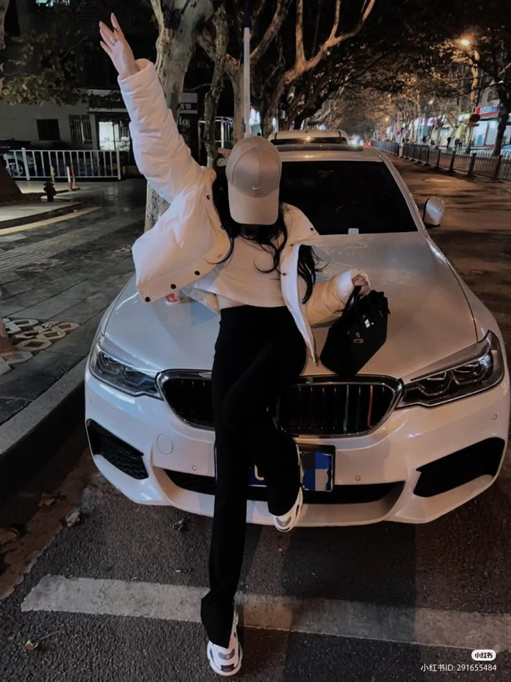 Car Pose, Blue Emoji, Bussines Women Lifestyle, Clubbing Outfits, Stylish Dpz, Aesthetic Grunge Outfit, Best Poses For Pictures, Casual Day Outfits, Classy Photography