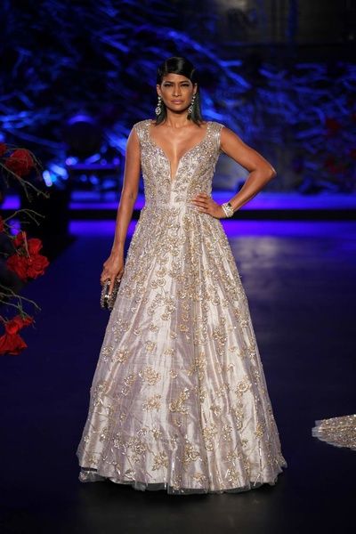 manish malhotra amazon india couture week 2015 the empress story collection, silver, shimmer, princess, ballgown, engagement, reception, cocktail, lavender, metallic, sleeveless , v neck, glamorous Indowestern Outfits, Cocktail Outfits, Bridal Maxi Dress, Bride Collection, Indian Wedding Ideas, Online Wedding Dress Shopping, Dress Designs For Girls, White Frock, Engagement Lehenga