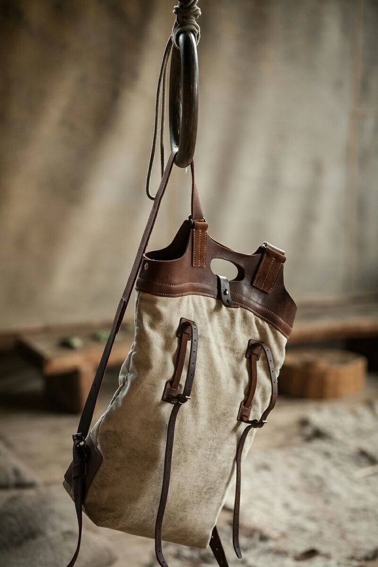 Waxed Canvas Backpack, Canvas Leather Bag, Sac Week End, Leather And Canvas, Back Bag, Sewing Leather, Canvas Bags, Leather Bags Handmade, Leather Projects