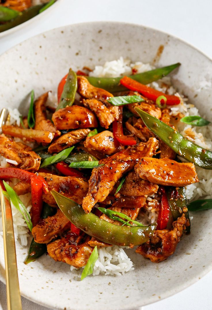 Firecracker Chicken Stir Fry - Eat Yourself Skinny Firecracker Chicken, Chicken And Veggies, Health Dinner, Chicken Stir Fry, Health Dinner Recipes, Natural Therapy, Chicken Dishes Recipes, Asian Dishes, Sesame Oil