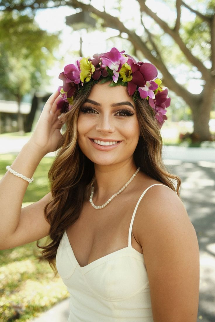 Graduation, UH Manoa, Hawaii, Graduation Pictures, Lei, Lei Haku, Lei Po’o Dainty Tropical Flower Crown, Wedding Hairstyles With Haku Lei, Bridal Flower Crown Hairstyles, Hawaii Theme Wedding, Tropical Flower Crown, Hawaii Photoshoot, Hotel Flower Arrangements, Wedding Hair Flower Crown, Haku Lei