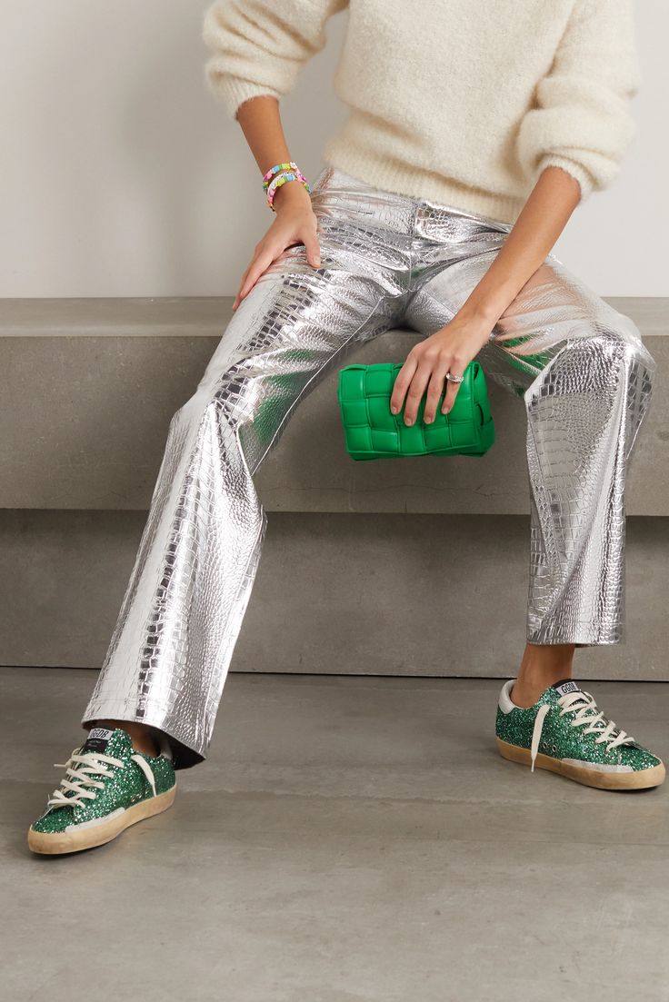 EXCLUSIVE AT NET-A-PORTER. Decorated with a dusting of emerald glitter, Golden Goose's low-top 'Superstar' sneakers will bring a touch of sparkle to your wardrobe. They're made from supple leather and have deliberately distressed suede stars and rubber soles. Slip them on with trusty jeans or a floaty midi dress. Golden Goose Sneakers Outfit, Golden Goose Outfit, Sparkle Outfit, Silver Pants, Golden Goose Superstar, Looks Pinterest, Golden Dress, Outfit Primavera, Metallic Sneakers