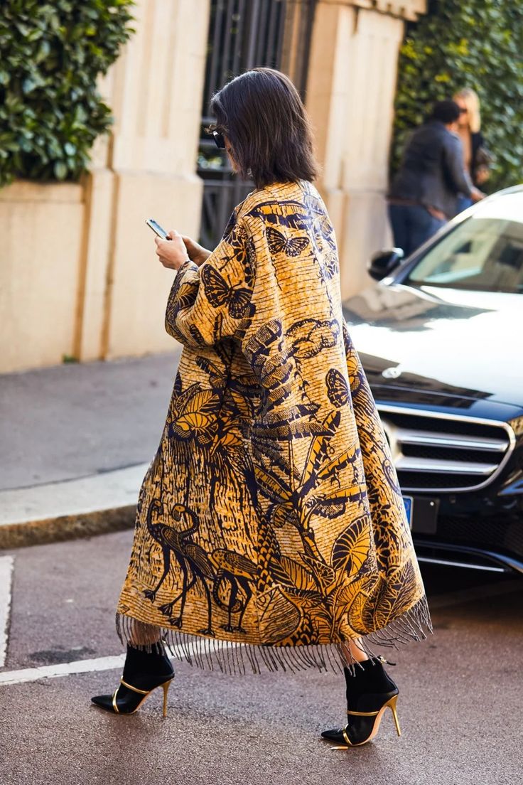 Mode Kimono, Milan Street Style, Estilo Hippie, Mode Boho, La Fashion Week, Street Style Inspiration, La Fashion, Street Style Looks, Vogue Paris