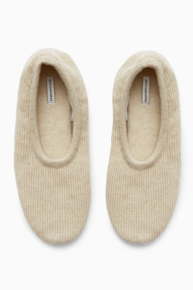 Cashmere Slippers, Beige Accessories, Grey Slippers, White Slippers, Olivia Von Halle, Off White Shoes, Beige Shoes, Mellow Yellow, House Slippers