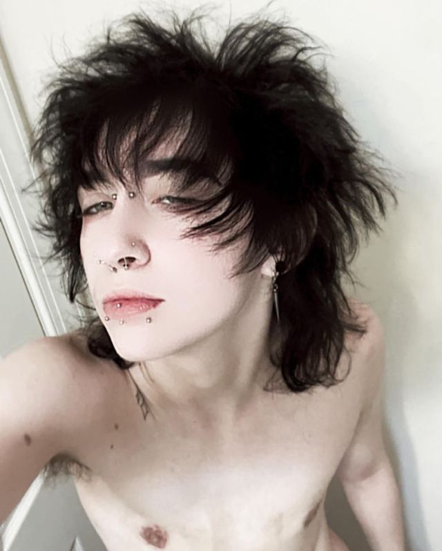 Short Emo Hair Men, Mens Goth Hair, Short Black Dyed Hair, Punk Hair Styles Male, Goth Men Hairstyles, Emo Men Hair, Alternative Masc Hair, Goth Haircut Men, Goth Hair Male