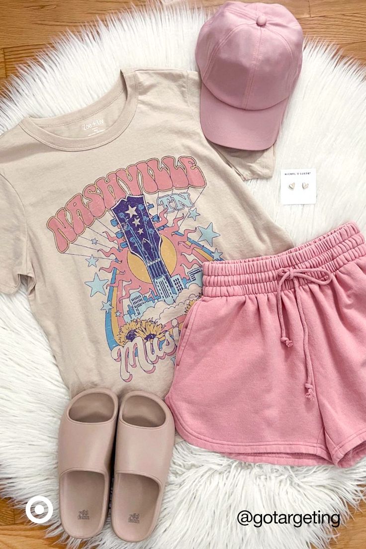 Keep it fun & comfy with oversized graphic tees & shorts in spring pastels for summer outfits. These are so cute & casual, anything but basic. Preppy Summer Outfits, Outfit Inspo Summer, Casual Preppy Outfits, Lazy Day Outfits, Cute Preppy Outfits, Simple Trendy Outfits, Cute Everyday Outfits, Baddie Outfits Casual, Cute Simple Outfits