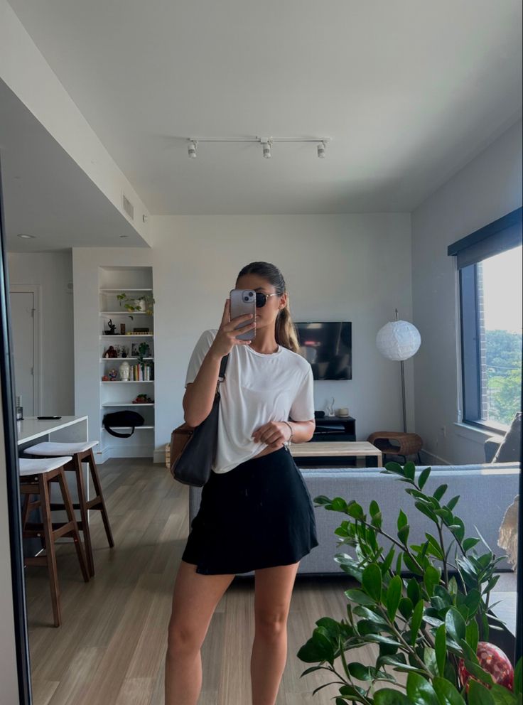 plain white tee and simple black skirt ���🖤 Plain White Tee Outfit, Shirt Skirt Outfit, White Tees Outfit, Skirt Outfit Casual, Plain White Tee, Tshirt Skirt, Black Skirt, Shirt Skirt, Black Shorts