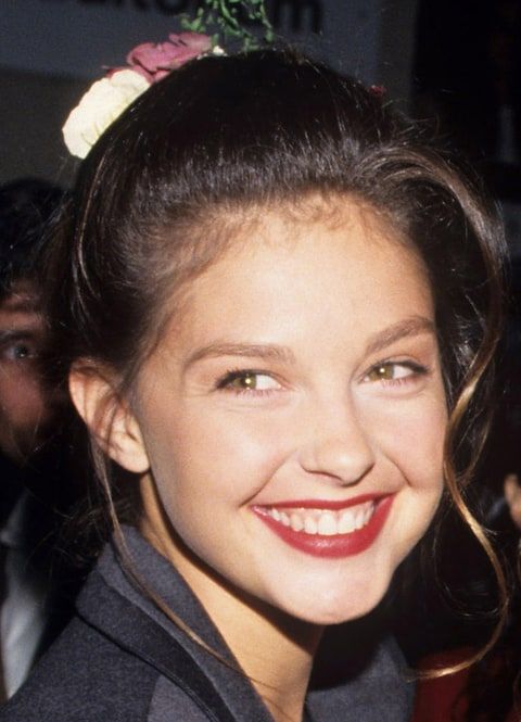 November 18, 1992 | Ashley Judd's Face Through the Years | Us Weekly Ashley Judd Young, Stars D'hollywood, Ashley Judd, Actrices Hollywood, She Movie, Celebrity Beauty, All Smiles, Classic Beauty, Plastic Surgery