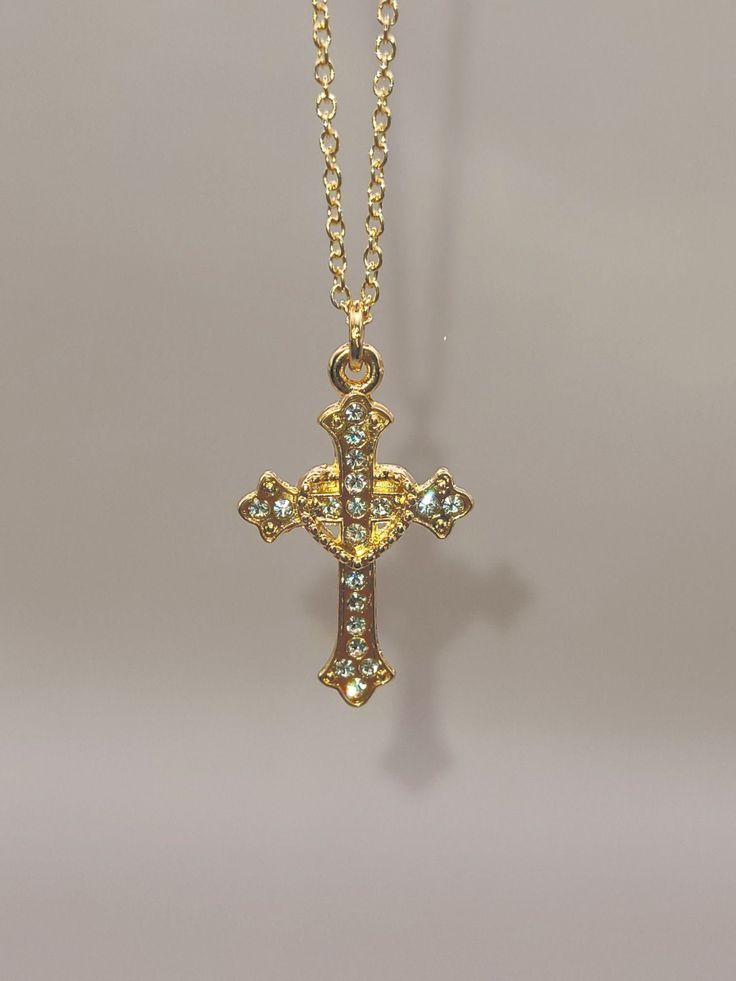 We have an adjustable 18k gold plated or gold tone stainless steel chain necklace with a 1-inch gold cross pendant. This necklace makes for a great addition to your collection or for anyone anytime of the year. Cute Cross Necklace, Cross Necklace Aesthetic, Gold Rosary Necklace, Cross Chain Necklace, L Necklace, Cross Jewelry Necklace, Teeth Jewelry, Stainless Steel Chain Necklace, Belly Jewelry