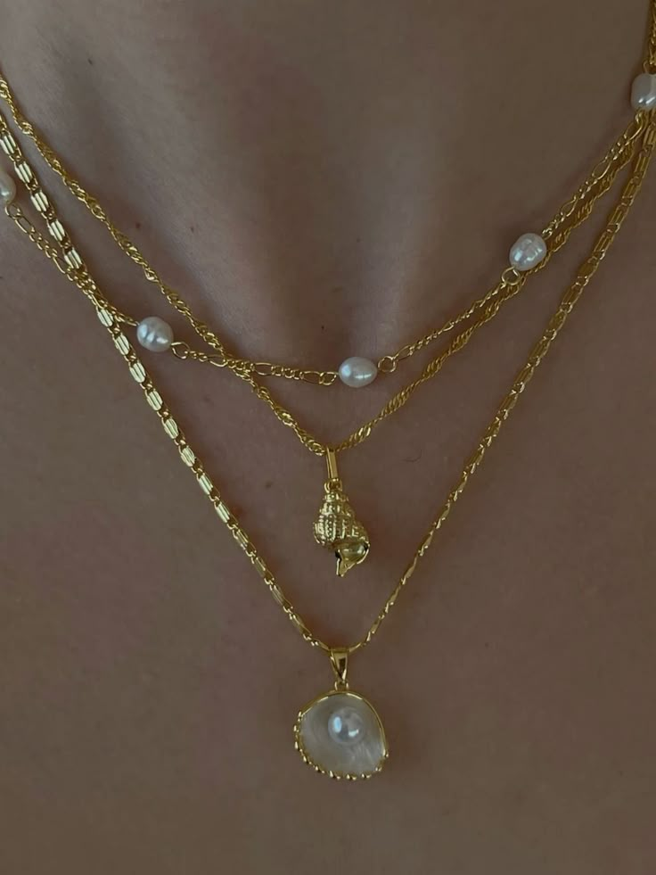 gold jewelry, gold necklaces, necklace with pendant, pearl necklace, necklaces layered, necklace stack, aesthetic jewelry, trendy jewelry, jewelry trends 2024 #Jewelry #Fashion #StatementJewelry #Accessories #Style #HandmadeJewelry #JewelryDesign #Gemstone #JewelryLovers #JewelryAddict Summer 2024 Jewelry, Fashion Accessories Aesthetic, Gold Jewelry Stacking, Gold Jewelry Pearl, Layered Jewelry Gold, Gold Layer Necklace, Gold Trendy Jewellery, Gold Stack Necklace, Jewelry Stack Necklace