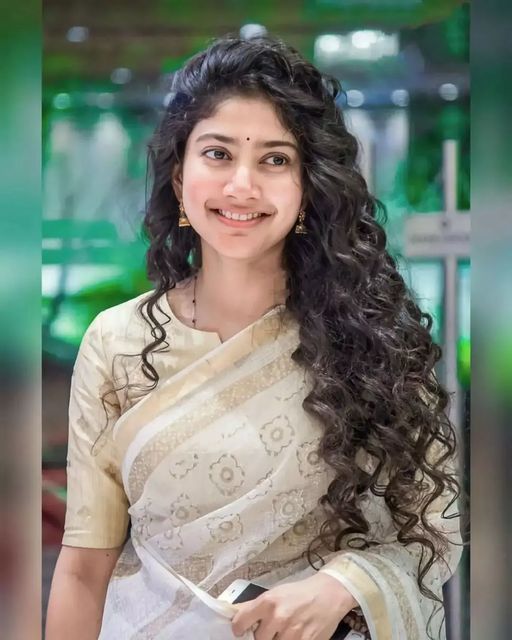 Sai Pallavi Hd Images, Sai Pallavi, My Queen, Couples Poses For Pictures, 4k Hd, Indian Beauty Saree, Actress Photos, Desi Beauty, Image Hd