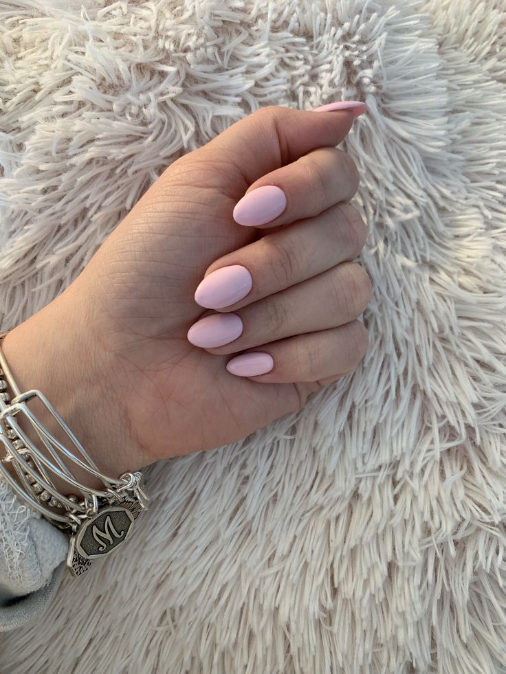 Oval Pink Nails Acrylics, Spring Almond Nails Short, Ballet Slipper Pink Nails, February Dip Nails Ideas, Oval Pink Nails, Ballet Pink Nails, Oval Acrylic Nails, Almond Nails Pink, Pastel Pink Nails