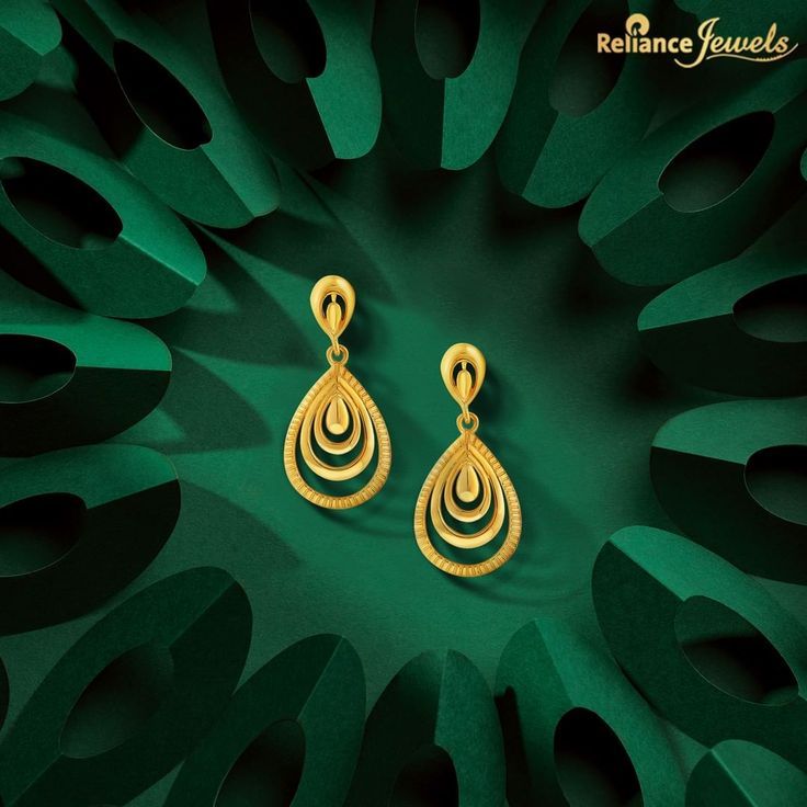 Latest Earrings Design, Gold Earrings For Kids, Small Earrings Gold, Gold Earrings Indian, Simple Gold Earrings, Gold Jewels Design, New Gold Jewellery Designs, Gold Earrings Models, Modern Gold Jewelry