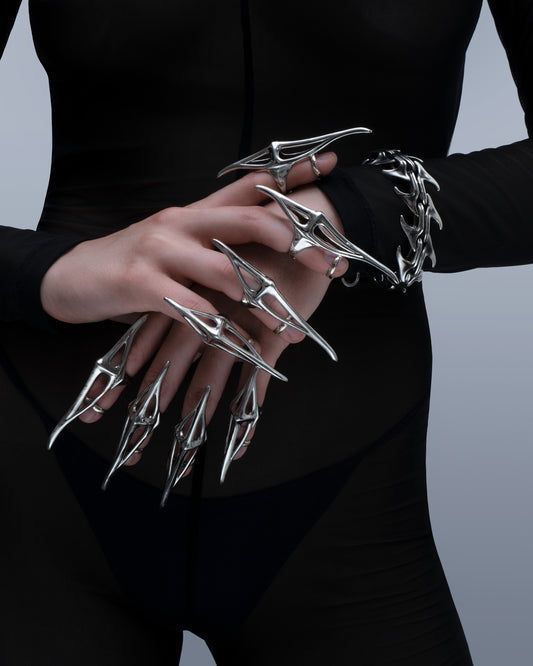 Futuristic Jewelry, Cyberpunk Fashion, Futuristic Fashion, Hand Jewelry, Fantasy Jewelry, Fantasy Clothing, Fantasy Fashion, Edgy Outfits, Character Outfits