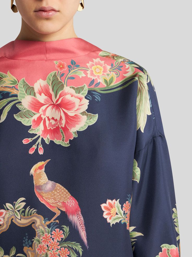 Silk twill mini dress with decorative floral print.• V-neck at the back• Kimono sleeves• Made in Italy • 100% silk Etro Dress, Twill Dress, Denim Sweatshirt, Poncho Jacket, Denim T Shirt, Kimono Sleeves, Twill Weave, Silk Twill, Runway Collection