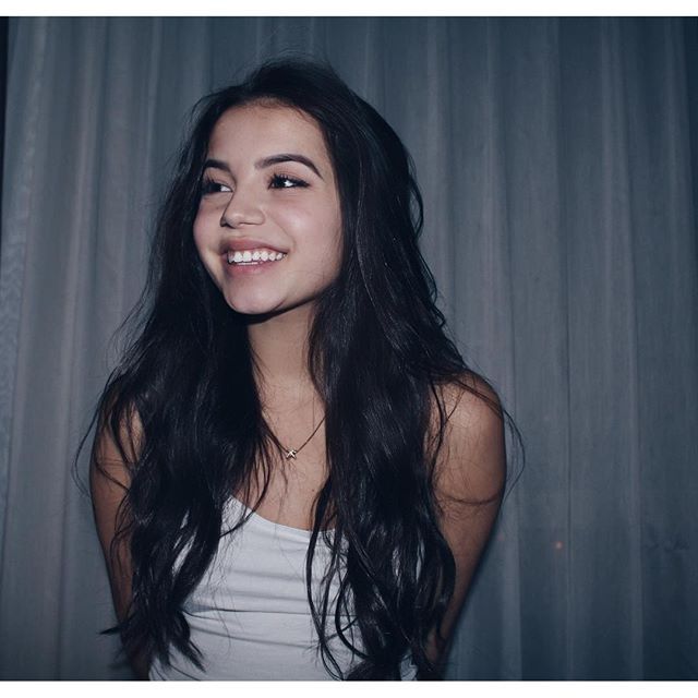 Isabela Moner Isabela Moner, Pretty Smile, Smile Girl, Trik Fotografi, Brunette Girl, Insta Photo Ideas, Girl Face, Dark Hair, Pretty Face