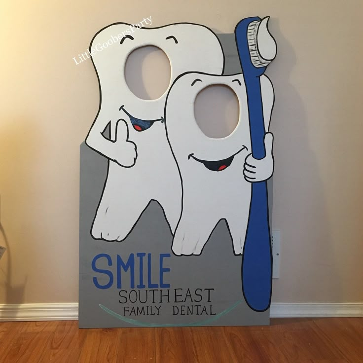 This unique custom hand painted photo board is cut out of sanded 1/2 in wood and painted with premium exterior paint. This board is great for indoor or outdoor festivals, events, holidays and parties! This can also be personalized for a small additional fee, message me for details! ORDERING INSTRUCTIONS: Please message the following: - event date - any personalization, logo work, or custom requests - and just to say Hi! Looking forward to working with you! Suzy  **This listing is for one photo b Tooth Photo, Dental Party, Pediatric Dental Office, Dental Photos, Dental Health Month, Face In Hole, Dental Office Decor, Dental Gifts, Festival Face