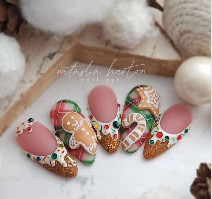 Cookies Nails, Pink Christmas Nail Designs, Beautiful Christmas Cookies, Fun Christmas Nails, Pink Christmas Nail, Sprinkle Nails, Winter Nail Art Designs, Nail Art Noel, Disney Acrylic Nails