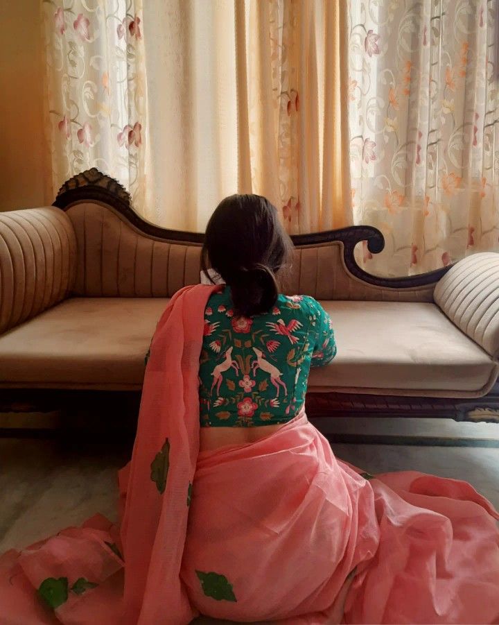 Bengali Saree Aesthetic, Saree Poses Photoshoot Ideas At Home, Saree Aesthetic, Photoshoot At Home, Baggy Jeans For Women, Desi Aesthetics, Simple Saree Designs, Sari Design, Latest Blouse Designs Pattern