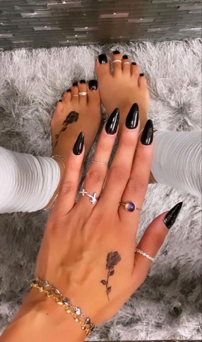 Pedicure Colors 2022, Pedicure 2022, Matching Nail And Toe Sets, Nails Matching, Black Toe Nails, Summer Pedicure, Pedicure Colors, Gel Toe Nails, Acrylic Toes