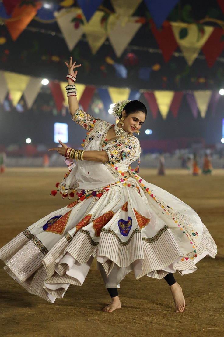 Garba Shoot, Navratri Ideas, Garba Outfit, Garba Dance, Shoot Video, Garba Dress, Navratri Collection, Navratri Dress, Lehenga Designs Simple