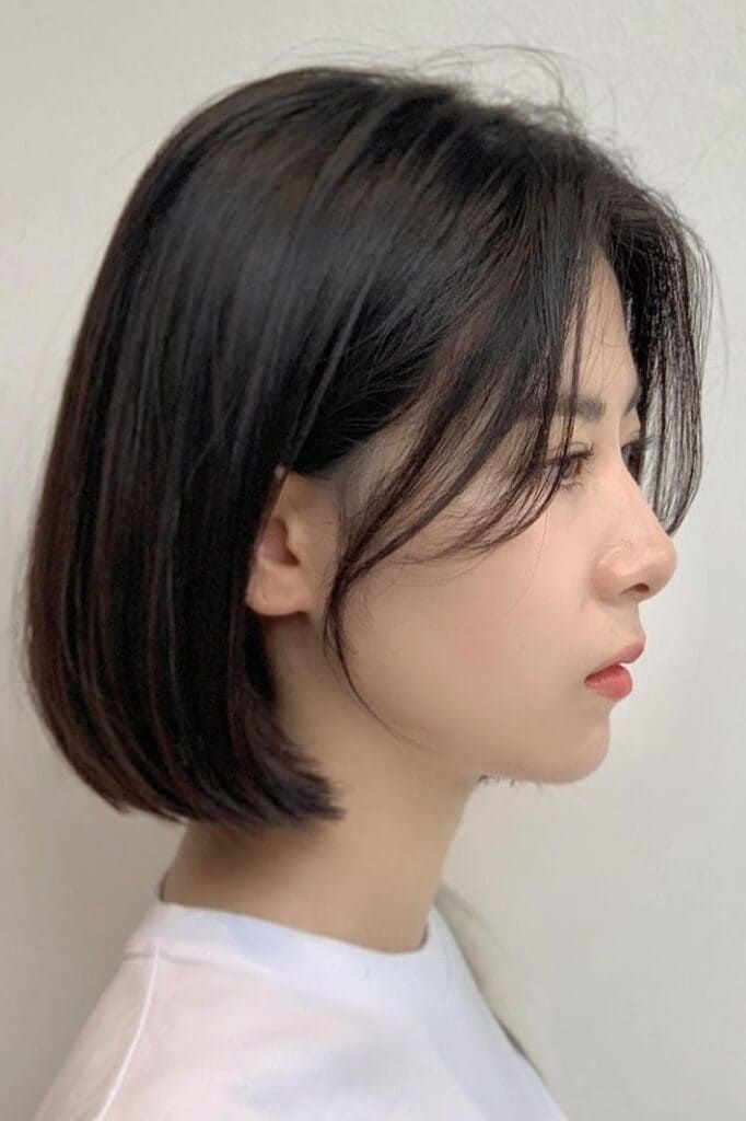 Layered Bob With Volumes Short Haircut Women With Curtain Bangs, Short Hairstyle Women Without Bangs, Short Hair With Curtain Bangs Korean, Curtain Bangs Bob Hair, Korean Curtain Bangs Short Hair, Korean Short Haircut For Women, Short Hairstyle Women With Curtain Bangs, Curtain Bangs With Bob, Short Hairstyle Women Curtain Bangs