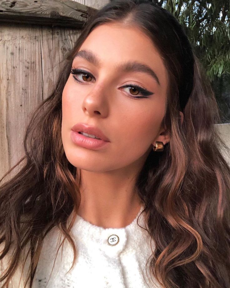 kale teter on Instagram: “French girl daydream ❤ @camilamorrone last night for @chanelofficial 👁 St #frenchgirlhair #hairstyles Camila Dunne Makeup, French Smokey Eye, Camila Morrone Chanel, Black Outfit Makeup Look, French Makeup Looks, French Girl Aesthetic Makeup, All Black Outfit Makeup Looks, Makeup Looks Night Out, French Eye Makeup