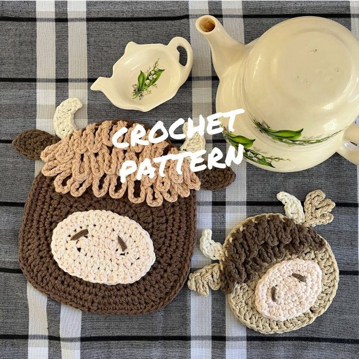 crochet pattern for a monkey pot holder and teapot cover with the words crochet pattern on it