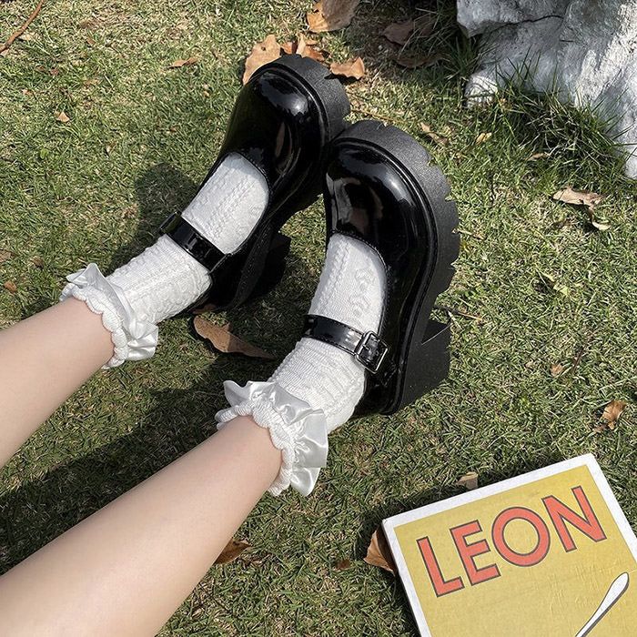 Keep it cute in these chunky platform sandals that have a vegan leather construction and adjustable straps with buckle closures ♡ Material: Vegan Leather Run small, please review the sizing information Grunge Style Outfits, Mary Jane Shoes Black, Unique Bows, Chunky Platform Sandals, Platform High Heel Shoes, Estilo Preppy, Vintage Soft, Aesthetic Shoes, Chunky Platform