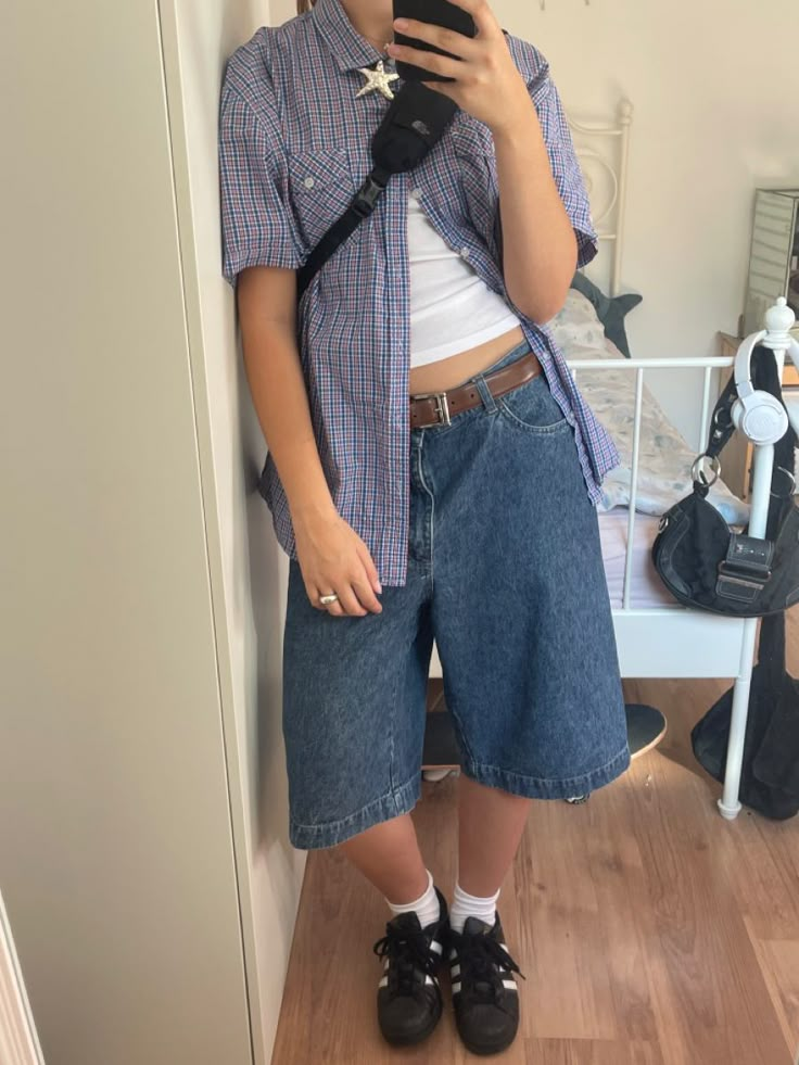 Shirt And Jorts Outfit, Button Up With Jorts, Pattern Button Up Shirt Outfit, Stem Summer Outfits, Outfit Ideas Jorts, Jorts Outfit Aesthetic, Jort Outfits, Thrifting Inspiration, Jorts Outfit