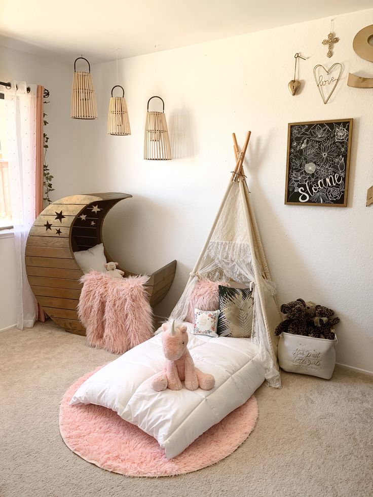 a child's bedroom with a teepee tent and stuffed animals