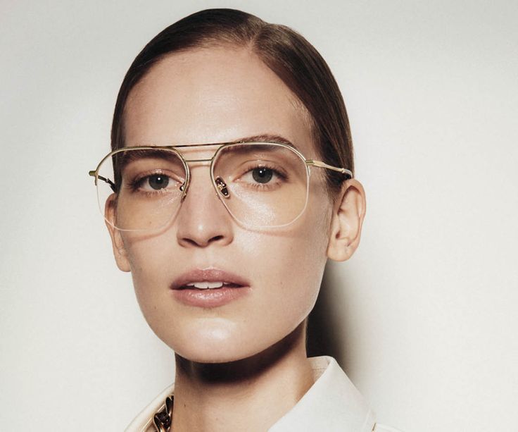 Victoria Beckham Jimmy Fairly, Women's Eyewear, Four Eyes, Round Face Shape, Designer Eyeglasses, Eyewear Womens, Eyewear Fashion, Round Face, Reading Glasses