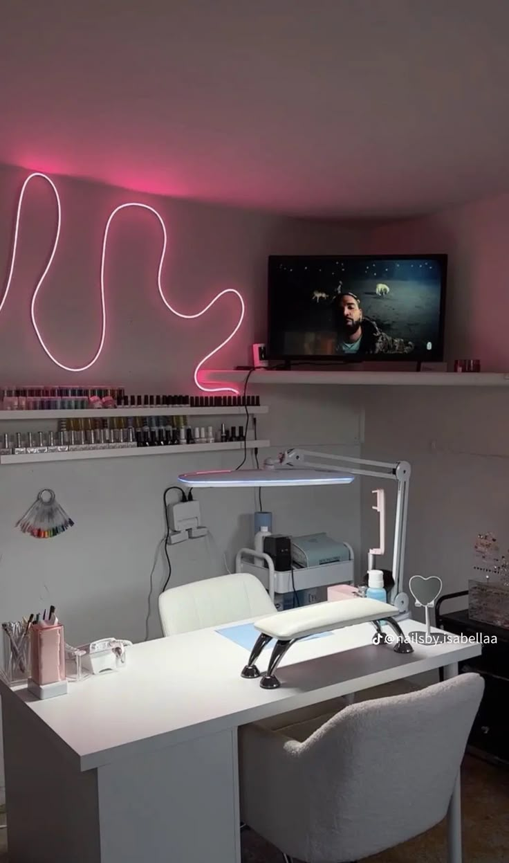 Nail Desk Inspiration, Nail Lash Room, Nail Room Black And White, Nail Technician Room Ideas, Nail Salon Suite Decor Ideas, Nail Salon In Bedroom, Nail Studio Ideas Small Spaces Office, Nail Room Design Ideas, Nail Room Decor Ideas Black