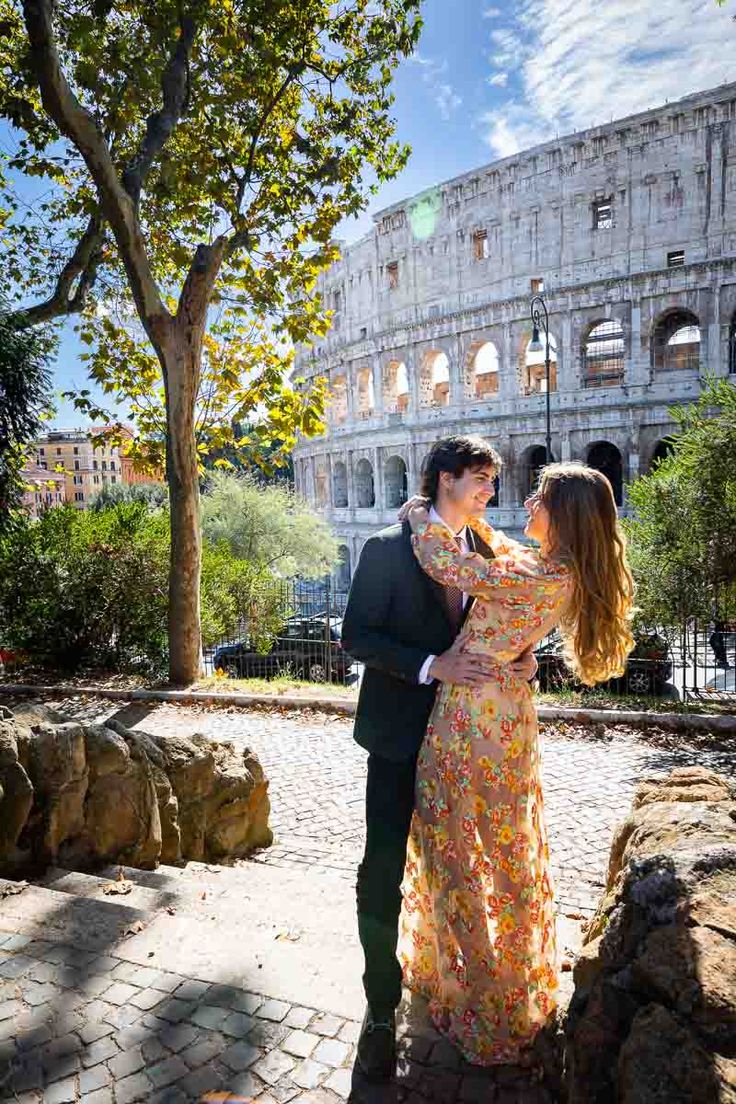 Couple photography taken at the Colosseum in Rome Italy Europe Couple Pictures, Rome Couple Pictures, Europe Photoshoot, Rome Couple, Rome Photoshoot, Photoshoot In Rome, Eurotrip Outfits, Rome Photography, Visit Budapest