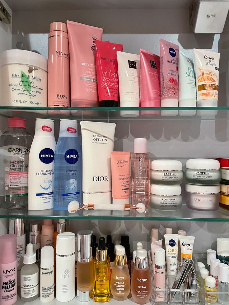 Skincare products Biotherm Skincare, Skincare Girlies, Skincare Organisation, Clean Girl Skincare, Skincare Cabinet, Lalala Girl, Aesthetic Facial, Clean Girl Room, At Home Aesthetic