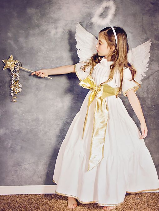 Heavenly Angel Kids' Costume | It's only natural that they'd dress the part, so why not make them a Heavenly Angel Kids' Costume! Diy Angel Costume, Kids Angel Costume, Girls Angel Costume, Angel Costume Diy, Diy Costumes Kids Boys, Angel Costumes, Diy Fantasia, Nativity Costumes, Diy Angels