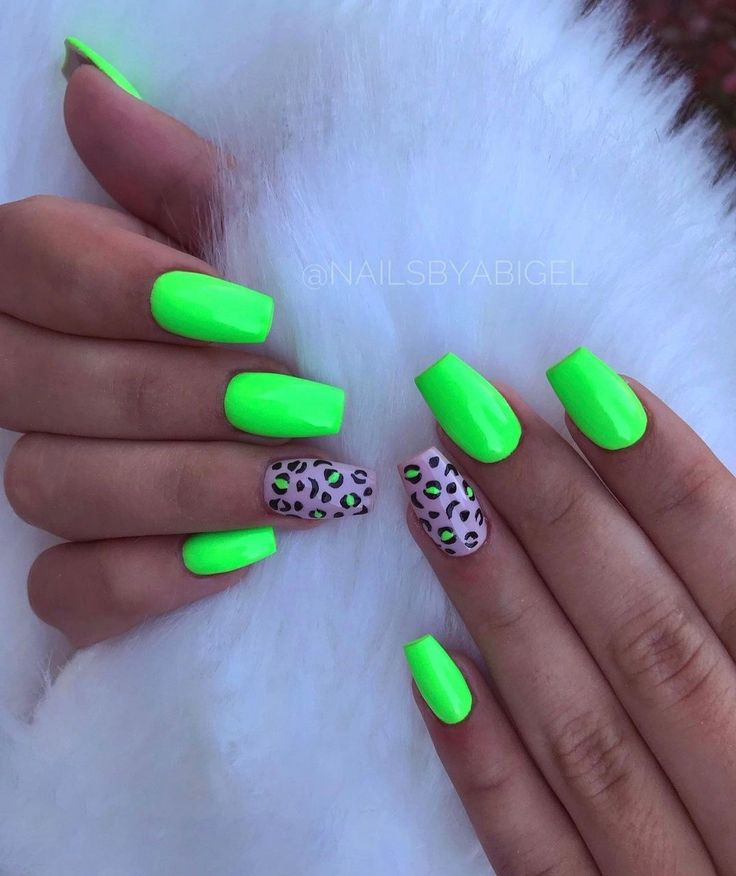 Nail Designs With Neon Green, Neon Green Gel Nail Designs, Almond Shape Summer Nails 2023, Pretty Neon Nails, Bright Nail Designs Neon, Summer Bright Nail Designs, Bright Nails Square, Fluorescent Nails Neon, Lime Green Nails Design Summer