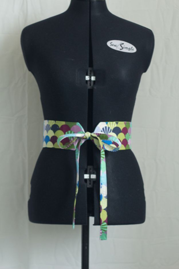 a black mannequin with a colorful belt on it's waist and back