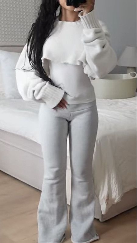 Cozy Lounge Outfits, Flare Leggings Outfit, Leggings Outfit Ideas, Lounge Outfits, Leggings Outfits, Cozy Lounge, Flared Leggings, Looks Party, Outfit Inspo Casual