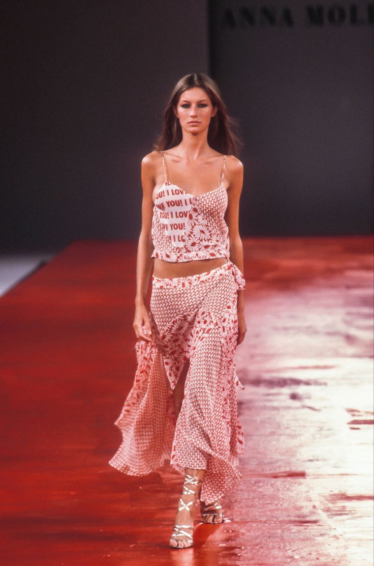 Anna Molinari, High Fashion Runway, Malibu Barbie, Gisele Bündchen, Gisele Bundchen, Vintage Runway, Fashion Line, Hippie Chic, 2000s Fashion