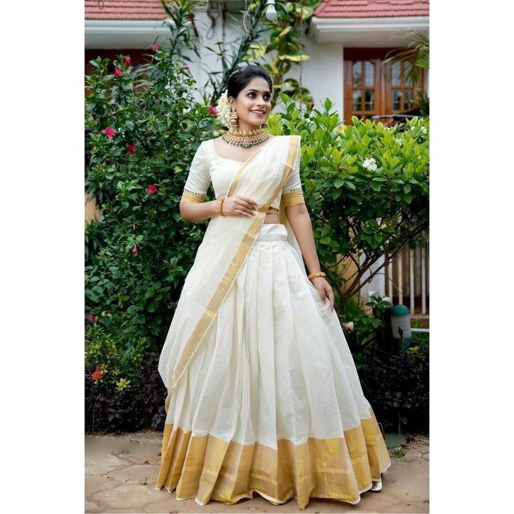 Onam Saree Lehenga, Kerala Lehangas, Kasavu Davani Set, Dawani Designs Onam, Set Saree Skirt And Top, Temple Wedding Look Kerala, Set Dhavani Designs, Temple Look Kerala, Kerala Davani Set